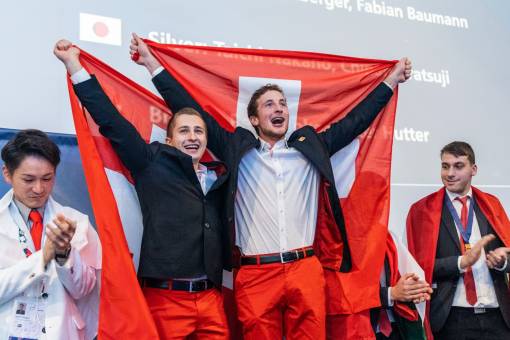 Marc Baumberger und Fabian Baumann freuen sich über ihrem Sieg an den WorldSkills in Tallinn. Fotos: Alari Tammsalu
