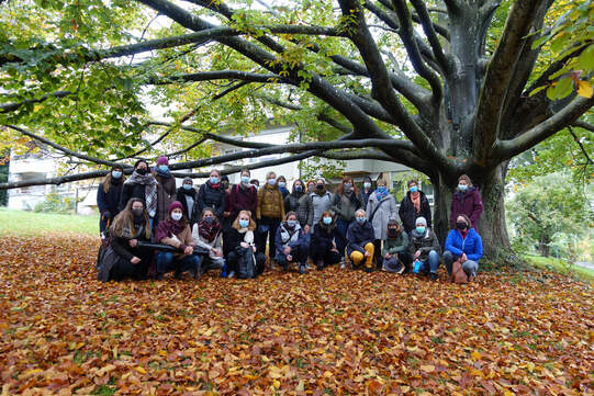 Die Teilnehmerinnen der Plant-Exkursion unterwegs in Zürich. Foto: Janina Studer 