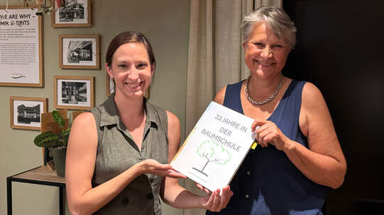 Damiana Rinaldi, Bereichsleiterin Produktion/Handel von JardinSuisse, verabschiedet Elke Brülhart (rechts). 