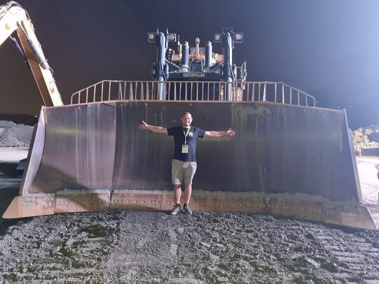 Andreas Juchler bei den regionalen en nationalen Fahrermeisterschaften «Caterpillar Operator Challenge» in Málaga.Foto:zvg