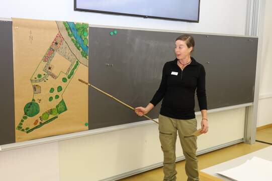 Die Baumpflegespezialistin Barbara Willi durfte das Projekt einer Gartenneugestaltung umsetzen. Hier war vor allem viel Biodiversität erwünscht. Foto: Petra Hausch