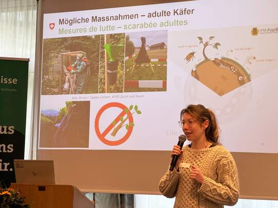 Sofia Stefani vom Bundesamt für Landwirtschaft referierte über ein Thema, das viele Mitglieder beschäftigt: Der Japankäfer wird zur Bedrohung.
