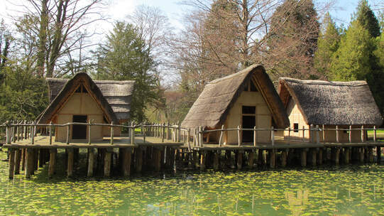 Pfahlbausiedlung im Bally-Park Schönenwerd.  Foto: Joujou / Pixelio