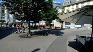 Asphalt des Löwenplatzes wird geknackt