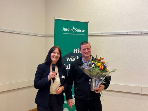 Johannes Zulauf (rechts mit Präsidentin Dora Aebi-Küpfer) musste sein Amt im Vorstand der Fachgruppe  aufgrund der Amtszeitbegrenzung abgeben. 

