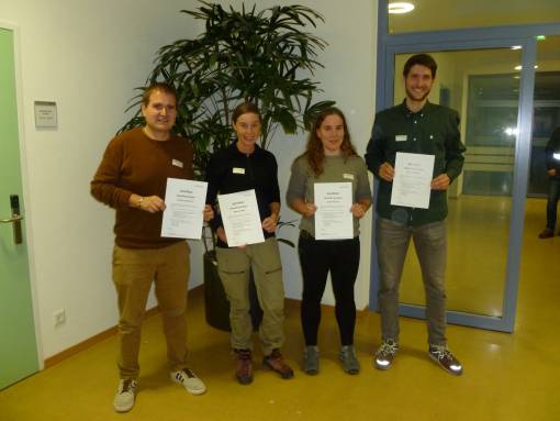 Am ersten Netzwerktag konnten auch die ersten Absolventen des Pflichtmoduls «Green-Power-Days», Forian Lehmann (v.l.), Barbara Willi, Silvia Fischer und Remo Dietsche, ihre Zertifikate in Empfang nehmen. Foto: Claudia Bertoldi