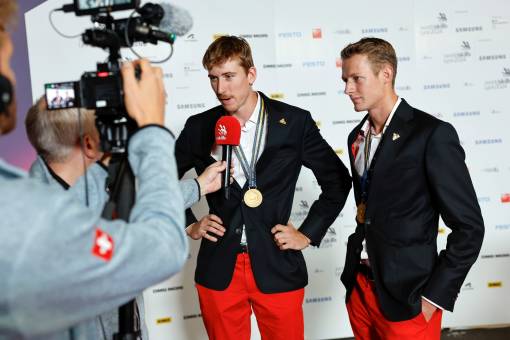 Samuel Binder (links) und Reto Dali geben nach der Rangverkündigung 
ein Interview. Foto: SwissSkills Stefan Wermuth 